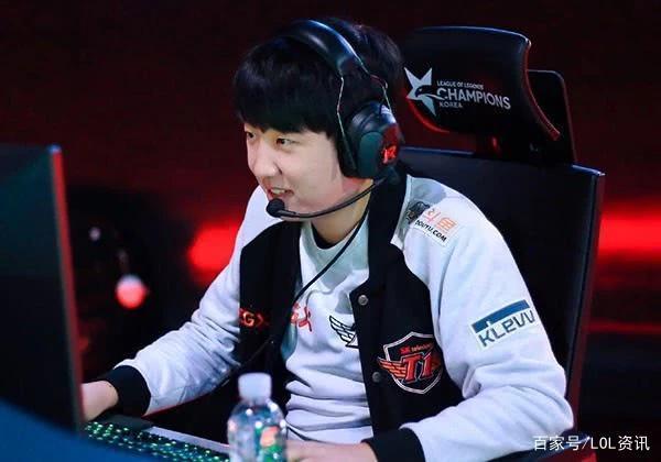 他的儿子近 他的儿子近